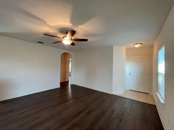 113 Robertson LN, Jarrell, TX 76537