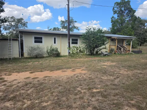 150 Wayside DR, Elgin, TX 78621