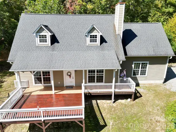 265 Raven Top DR, Penrose, NC 28766
