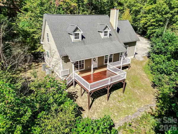 265 Raven Top DR, Penrose, NC 28766