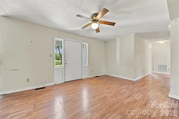 425 Heritage Farm RD, Hickory, NC 28601