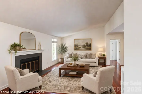 44 Hollybrook DR, Asheville, NC 28803