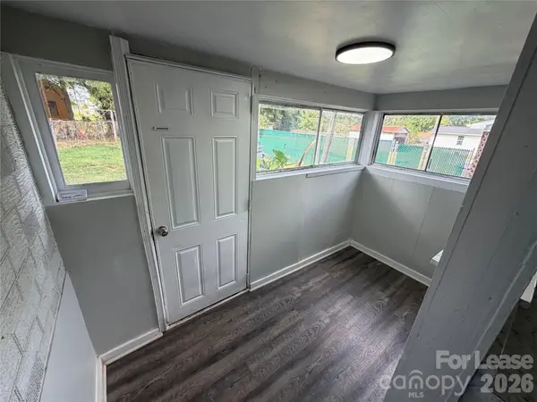 231 Oakland AVE, Statesville, NC 28677