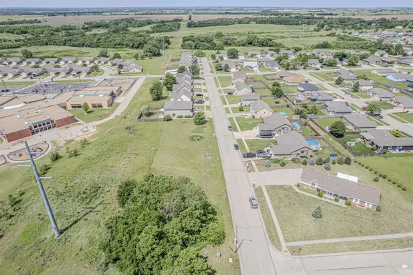 2701 Elm Creek DR, Junction City, KS 66441