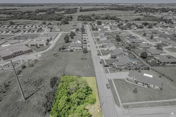 2701 Elm Creek DR, Junction City, KS 66441