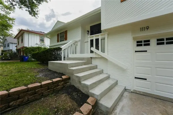 1119 E Northview ST, Olathe, KS 66061