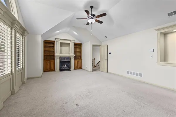 5306 W 165th TER, Overland Park, KS 66085