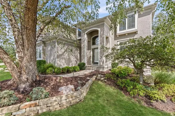 5306 W 165th TER, Overland Park, KS 66085