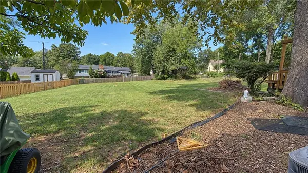 12836 Saint Andrews DR, Kansas City, MO 64145