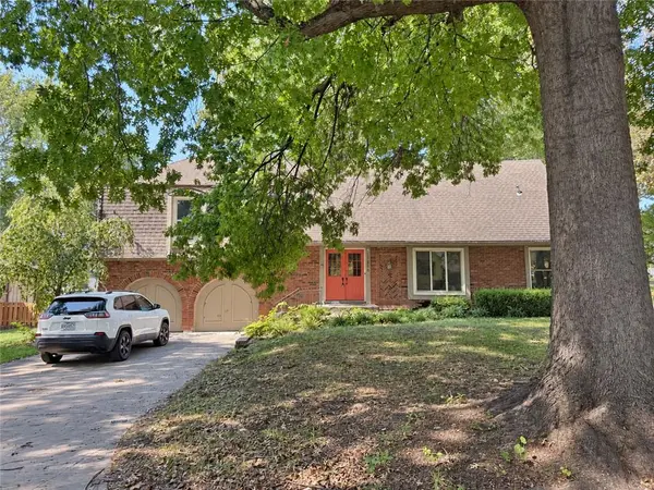 12836 Saint Andrews DR, Kansas City, MO 64145