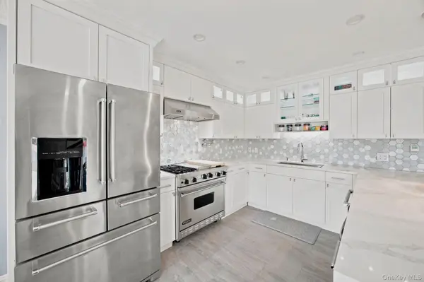 20-10 Hazen ST, East Elmhurst, NY 11370