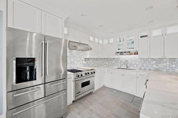 20-10 Hazen ST, East Elmhurst, NY 11370