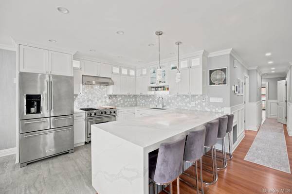 20-10 Hazen ST, East Elmhurst, NY 11370