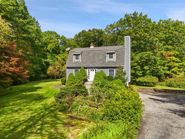 15 Benger RD, Pound Ridge, NY 10576