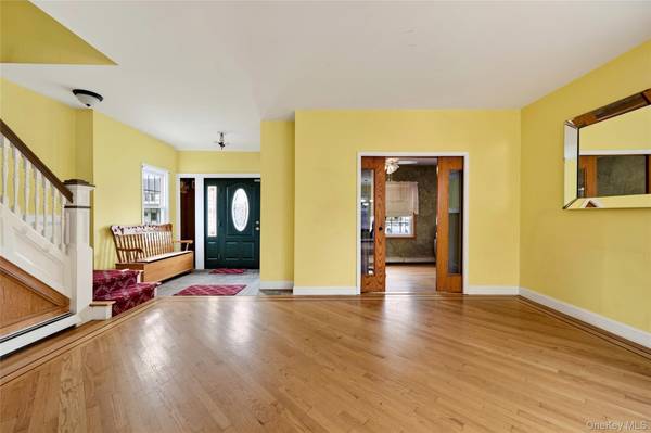 36 Union PL, Lynbrook, NY 11563