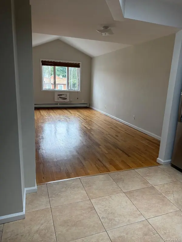 7862 79th PL, Glendale, NY 11385