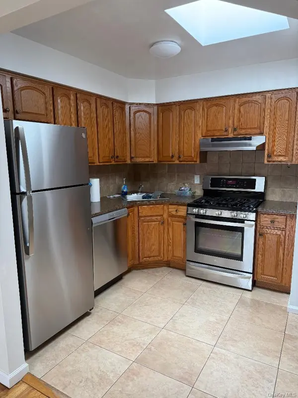 7862 79th PL, Glendale, NY 11385