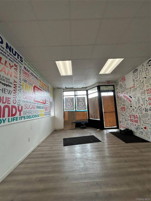 82 N Village AVE, Rockville Centre, NY 11570