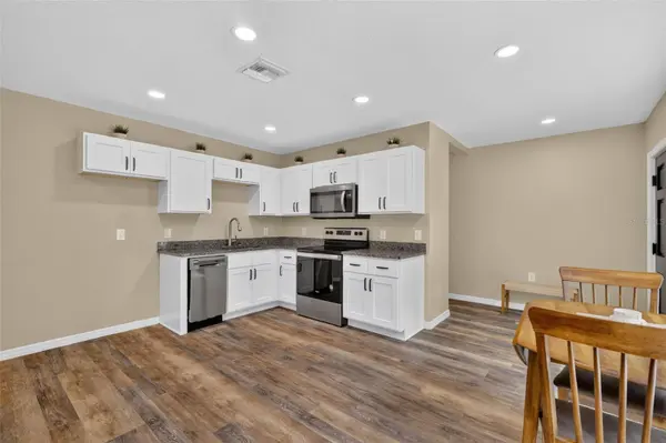 706 MULBERRY ST, Fruitland Park, FL 34731