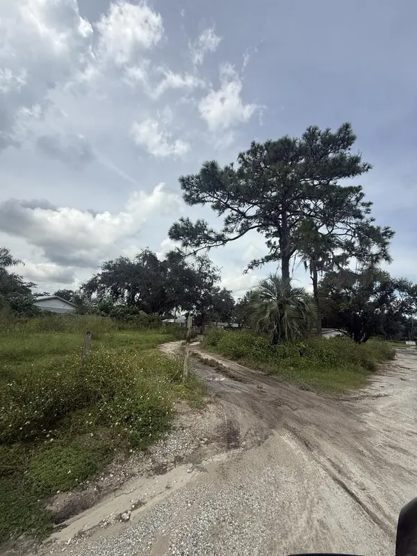 6042 LEWIS DR, Zephyrhills, FL 33542