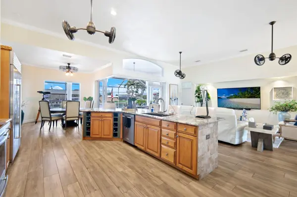 2047 SE 28TH TER, Cape Coral, FL 33904