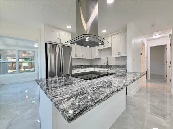 166 SW LINCOLN CIR N, St Petersburg, FL 33703