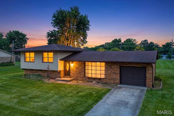 7 Draco DR, Freeburg, IL 62243