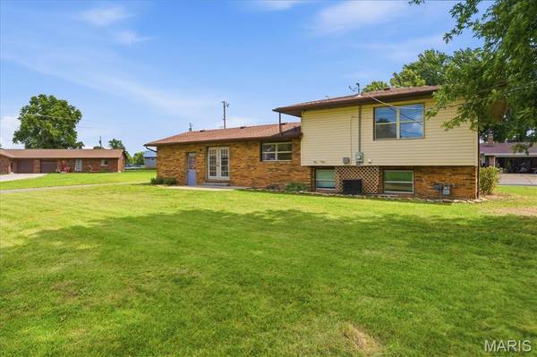 7 Draco DR, Freeburg, IL 62243