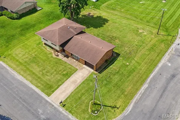 7 Draco DR, Freeburg, IL 62243