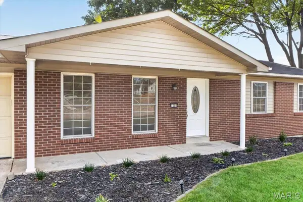 1008 N Duchesne DR, St Charles, MO 63301