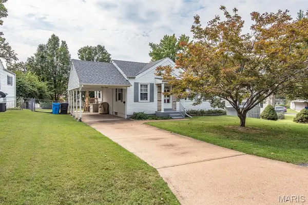 330 Derhake RD, Florissant, MO 63031