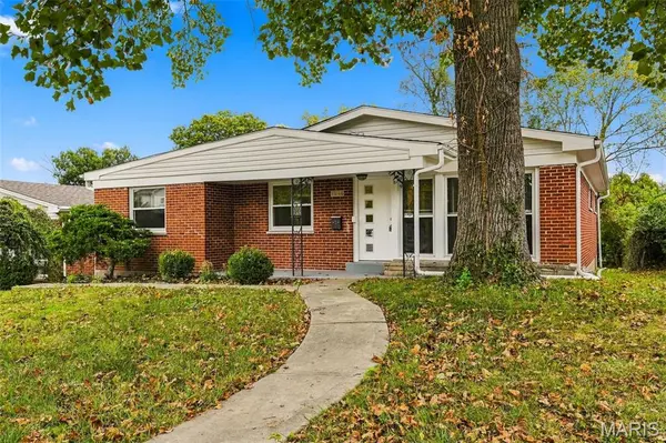1146 Swarthmore LN, St Louis, MO 63130