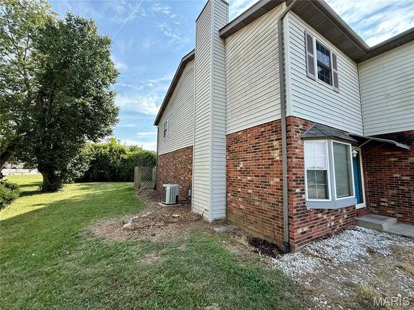 31 Twin Oaks DR, Shiloh, IL 62221