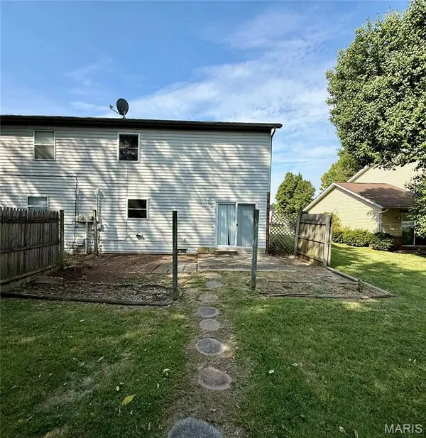 31 Twin Oaks DR, Shiloh, IL 62221