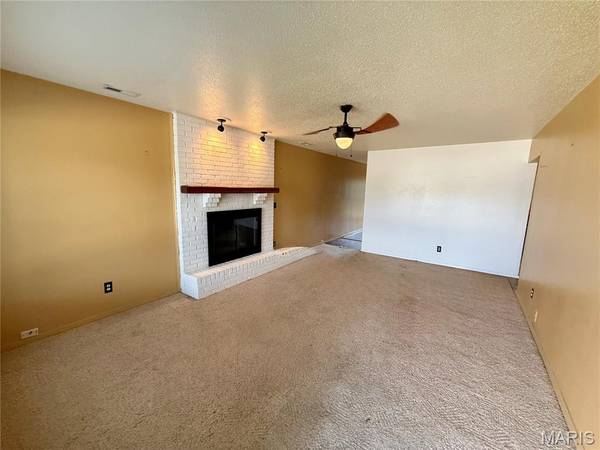 31 Twin Oaks DR, Shiloh, IL 62221