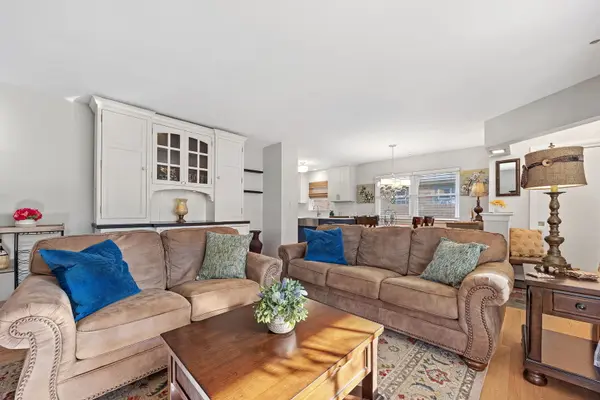 937 ROBINHOOD LN, La Grange Park, IL 60526