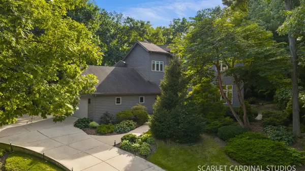 915 Knollwood LN, West Chicago, IL 60185
