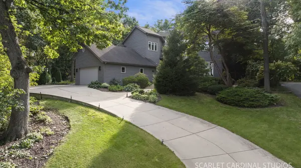 915 Knollwood LN, West Chicago, IL 60185