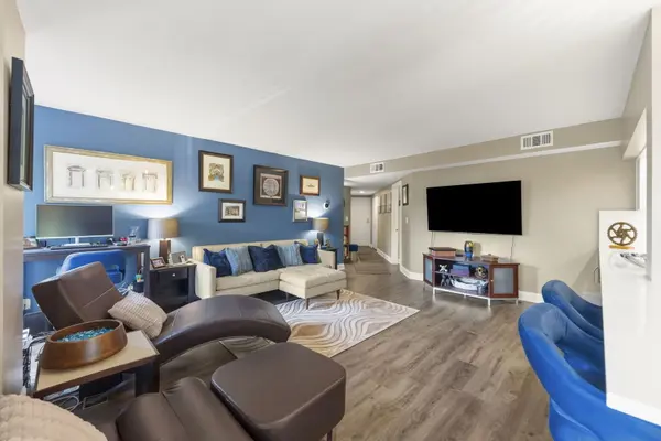 511 Aurora AVE #217, Naperville, IL 60540