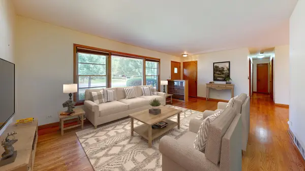1105 W Grove ST, Arlington Heights, IL 60005