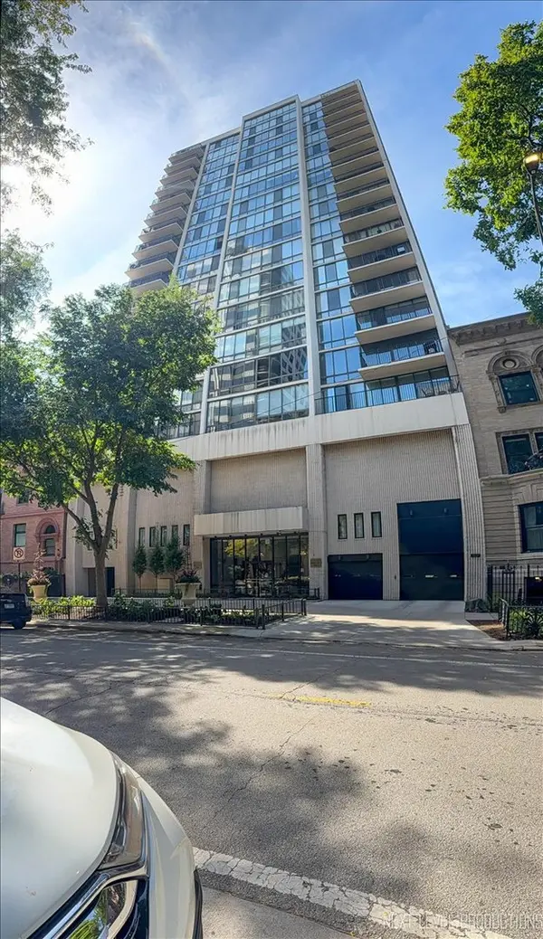 1516 N State Pkwy #8C, Chicago, IL 60610