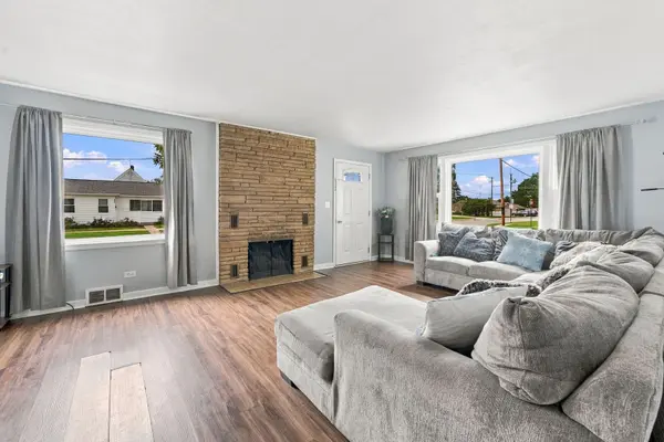 1270 Van ST, Elgin, IL 60123