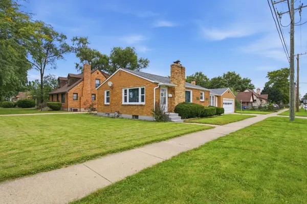 1270 Van ST, Elgin, IL 60123