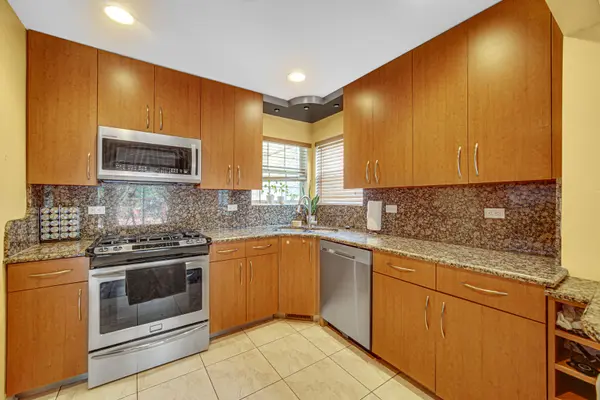 1424 DERBY LN, Mundelein, IL 60060