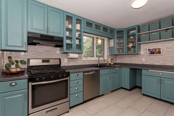 31 Park AVE, Park View, IA 52748