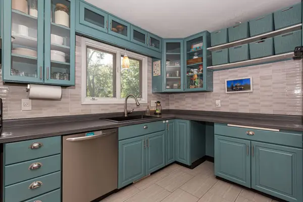 31 Park AVE, Park View, IA 52748