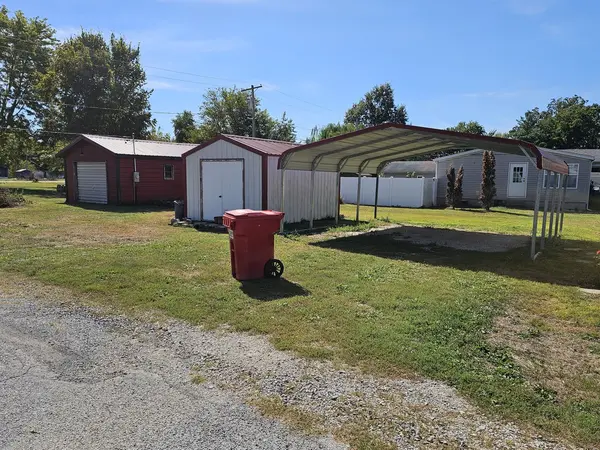 100 S East ST, Woodlawn, IL 62898