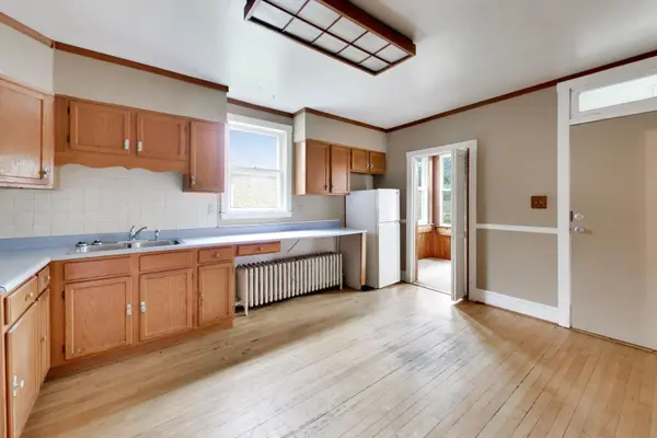5753 W Giddings ST, Chicago, IL 60630