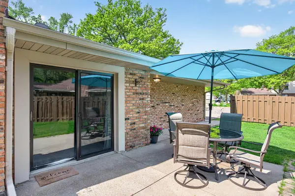 9601 Lonsdale CIR, Minnetonka, MN 55305