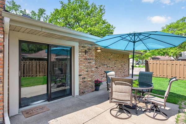 9601 Lonsdale CIR, Minnetonka, MN 55305